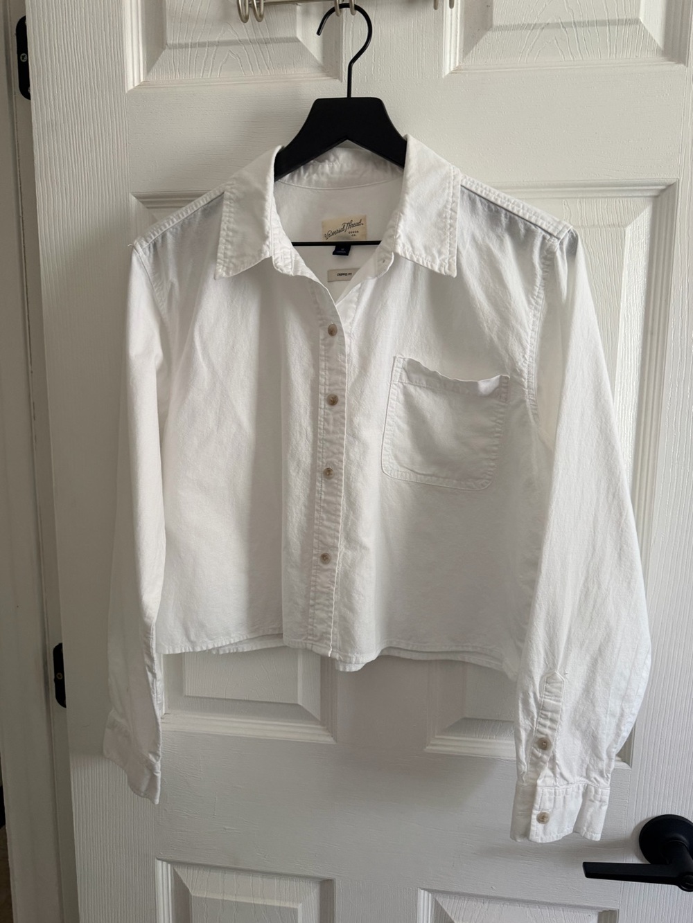 Universal Thread White Cropped Button-Up Shirt with Chest Pocket